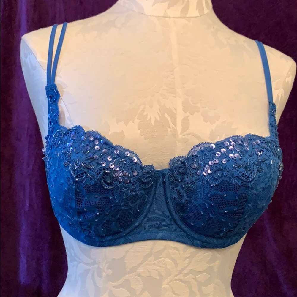 Victoria’s Secret bra size 36C new without tag